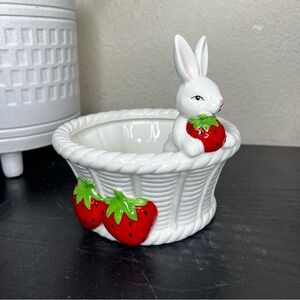 NEW 6" Ceramic Spring Easter Bunny Strawberry Basket